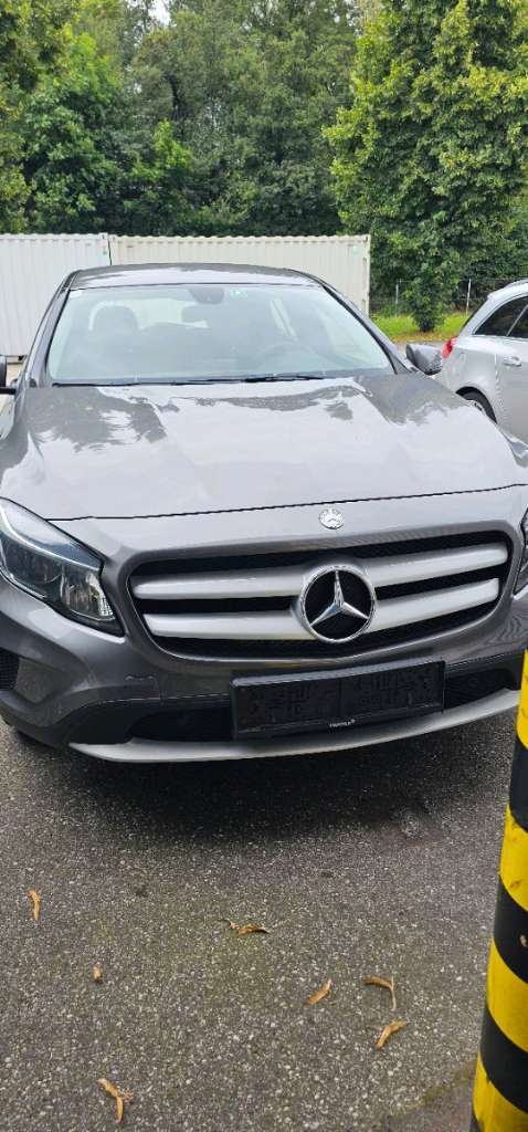 Mercedes-Benz GLA-Klasse 180 CDI SUV / Geländewagen