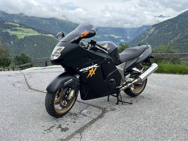 Honda CBR 1100 XX Super Blackbird Tourer