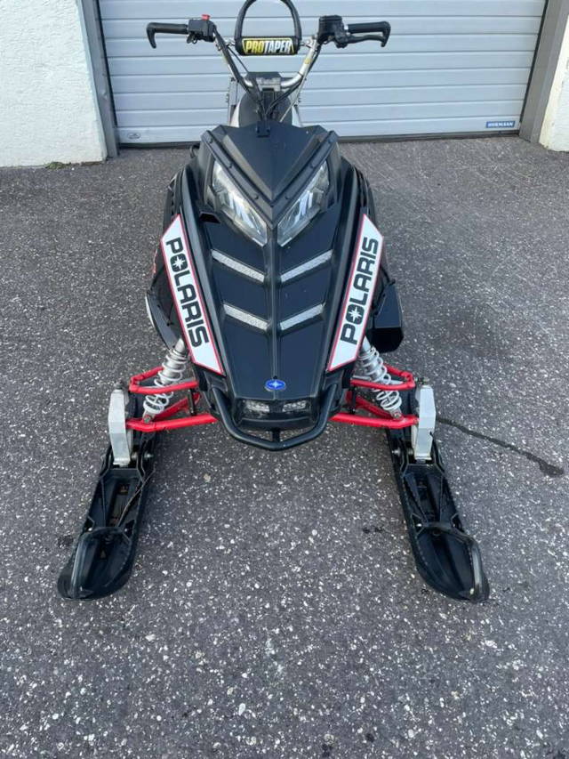 Polaris Pro RMK 800 Schneemobil