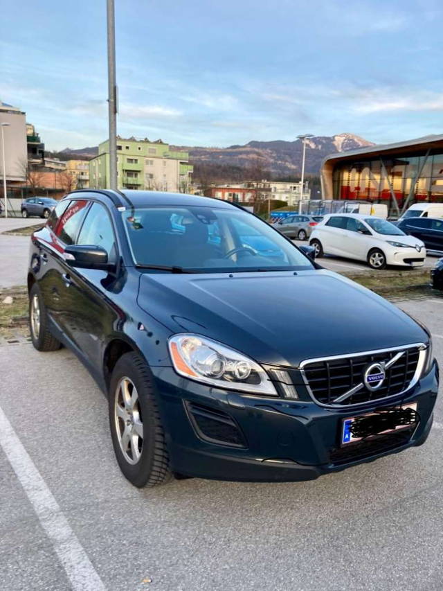 Volvo XC60 D3 AWD Kinetic SUV / Geländewagen
