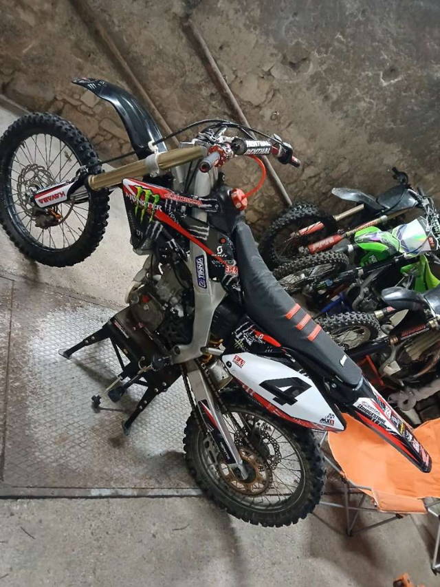 Honda CRF Honda CRF250R Motocross