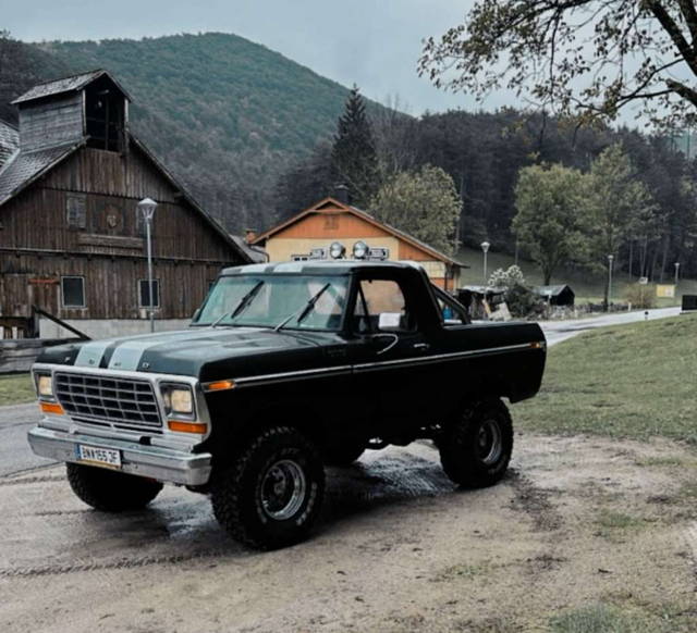 Ford Bronco Custom SUV / Geländewagen