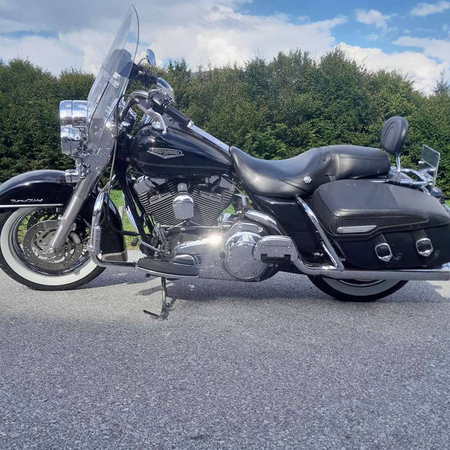 Harley-Davidson Road King FLHRC Road King Classic Tourer