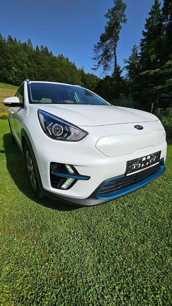 KIA Niro EV 64kWh long Range Silber Aut. SUV / Geländewagen