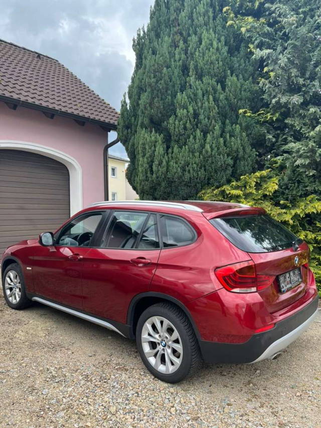BMW X1 xDrive18d Österreich Paket SUV / Geländewagen