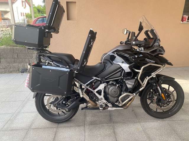 Triumph Tiger 1200 GT Explorer Modell 2024 mit Kofferset, Navi uvm Tourer