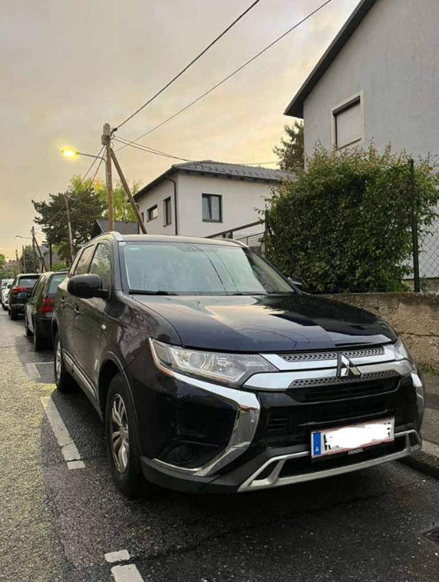 Mitsubishi Outlander 2,0 MIVEC AS&G Sondermodell 40 SUV / Geländewagen