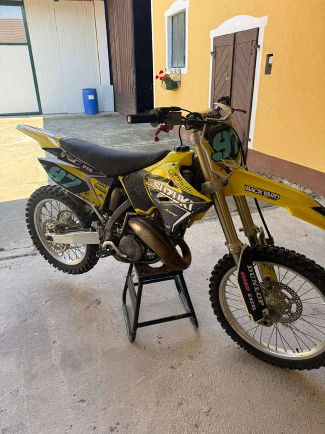 Suzuki RM 125 Motocross