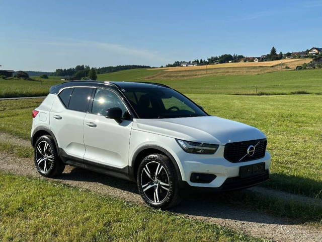 Volvo XC40 T3 R-Design / H&K Sound / makellos / fast VOLL SUV / Geländewagen