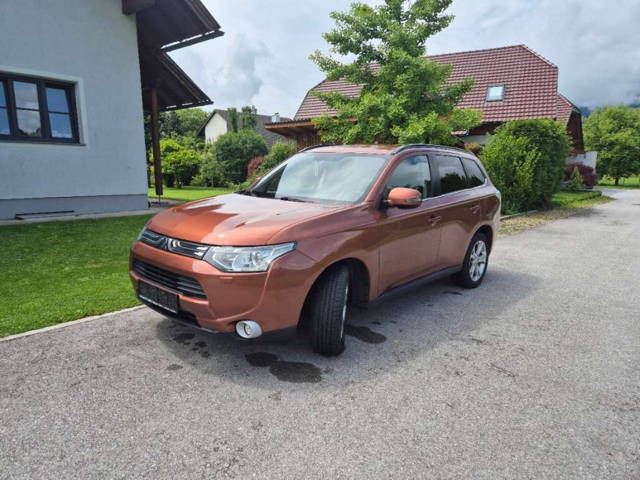 Mitsubishi Outlander 2.2 DI-D 4WD Intense SUV / Geländewagen