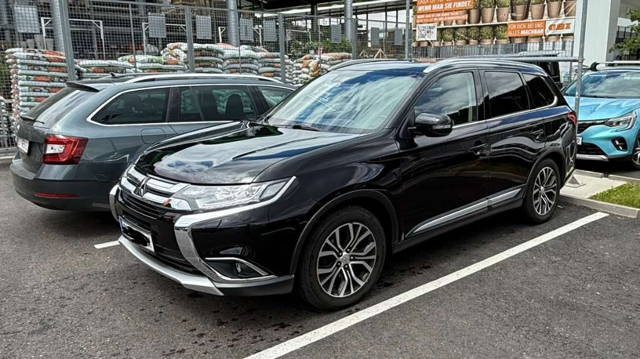 Mitsubishi Outlander 2,2 DI-D 4WD SUV / Geländewagen