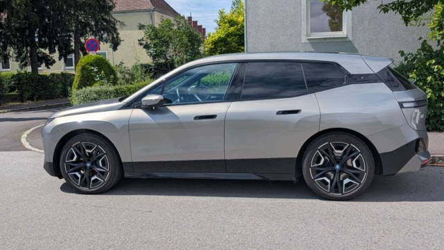 BMW iX xDrive 40 SUV / Geländewagen
