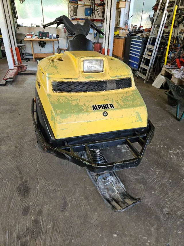 Bombardier Bombardier Skidoo Alpine 2 Schneemobil