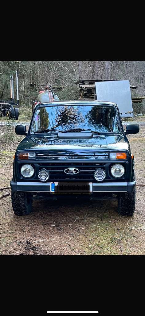 Lada Niva N2121 SUV / Geländewagen