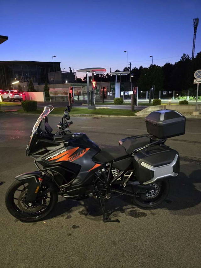 KTM 1290 Super Adventure S mit Motorradanhänger Enduro