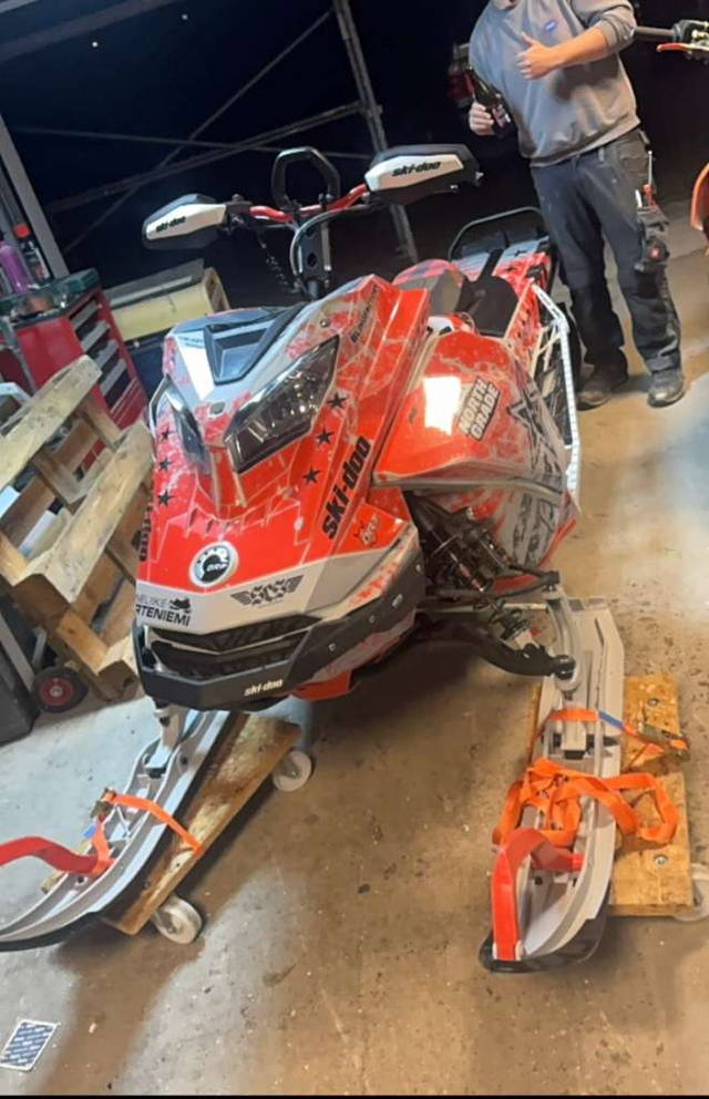 Bombardier Ski Doo Freeride 850 etec Turbo Schneemobil