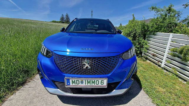 Peugeot e-2008 50kWh GT ++ garagengepflegter Top-Zustand ++ SUV / Geländewagen