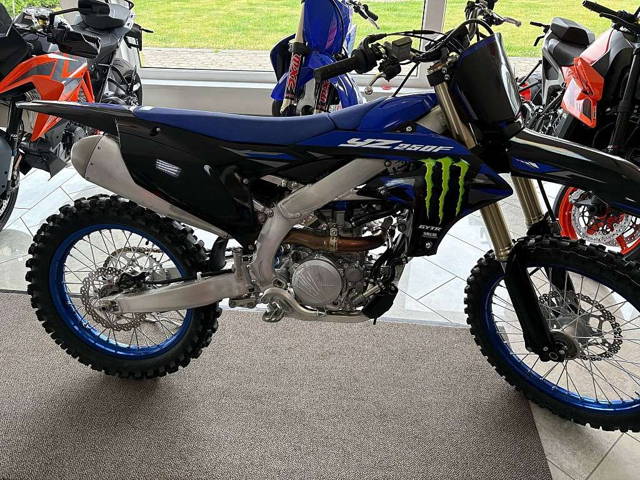 Yamaha YZ 250F Monster Energy Edition Mod 2025 mit 3 St... Motocross