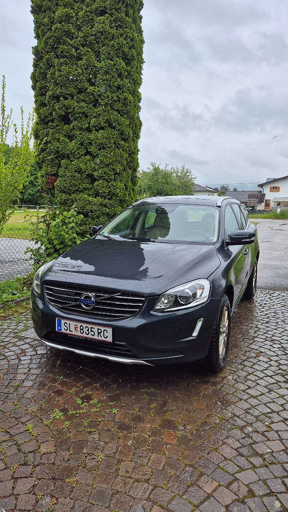 Volvo XC60 D4 Summum SUV / Geländewagen