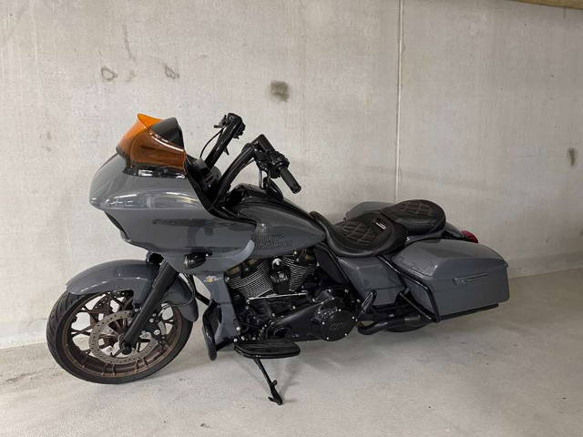 Harley-Davidson Road Glide ST 117 Neuwertig Umbauten typisiert Tourer