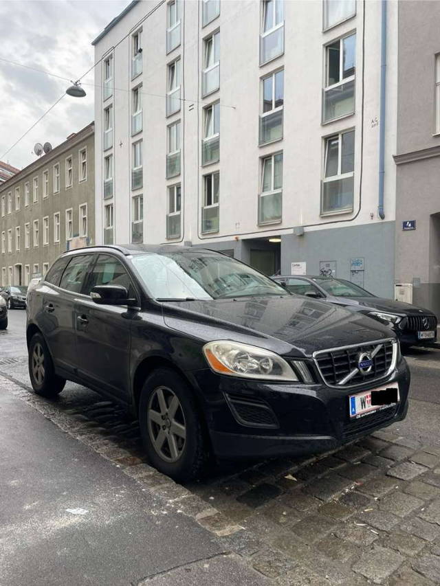 Volvo XC60 2,4 Allrad Automatik SUV / Geländewagen