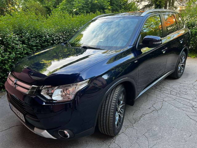 Mitsubishi Outlander 2,2 DI-D AS&G Intense+ SUV / Geländewagen