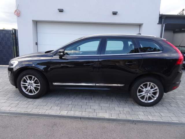 Volvo XC60 D5 AWD Summum Geartronic SUV / Geländewagen