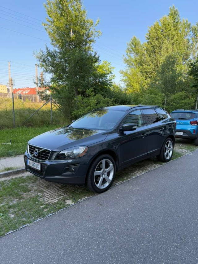 Volvo XC60 2,4 D5 SUV / Geländewagen