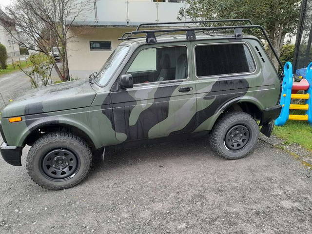 Lada Taiga SUV / Geländewagen