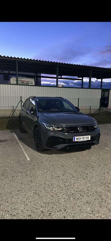 VW Tiguan R-Line TSI DSG Delfingrau Metallic SUV / Geländewagen