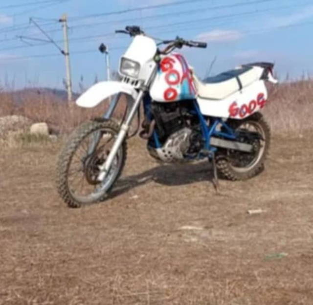 Vând sau schimb cross Suzuki 600cc Dr