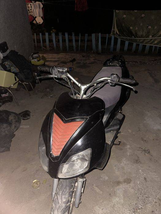 Vand scuter de 80cc in 4 timpi sau schimb cu 125