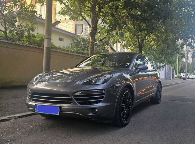 Porsche Cayenne S  4.2 diesel 440 HP frane ceramice 2013