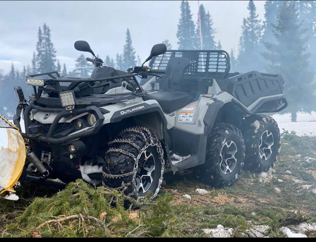 Can am outlander xt.  1000 cc  6x6