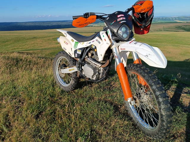 Vând moto enduro 250 4t