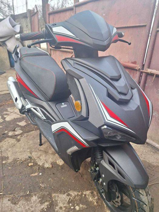 Scutere 125 cc se vine nou 0 kilometri acept schimb cu atv