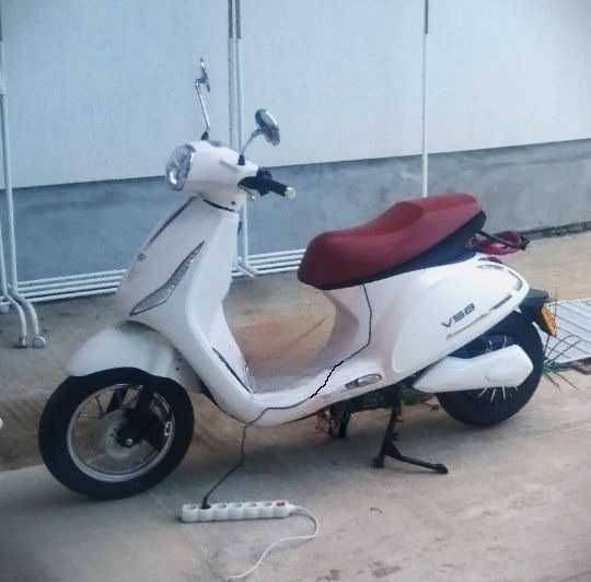 Scuter electric VOLTA VS8, 72 V, P max. 5000W, 45-70 Km/h