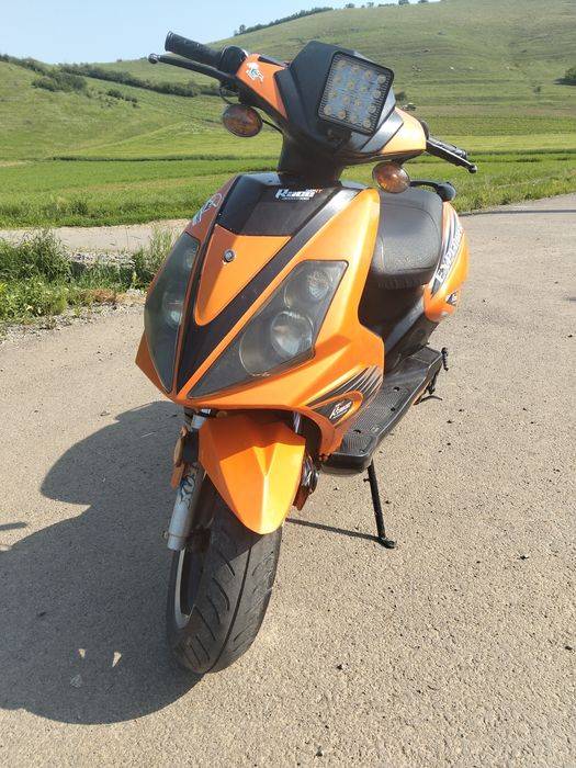 Vând scuter 2t 80cc