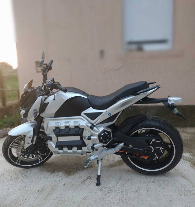Scuter/Motocicleta electrica sport motor 8KW 120km/h