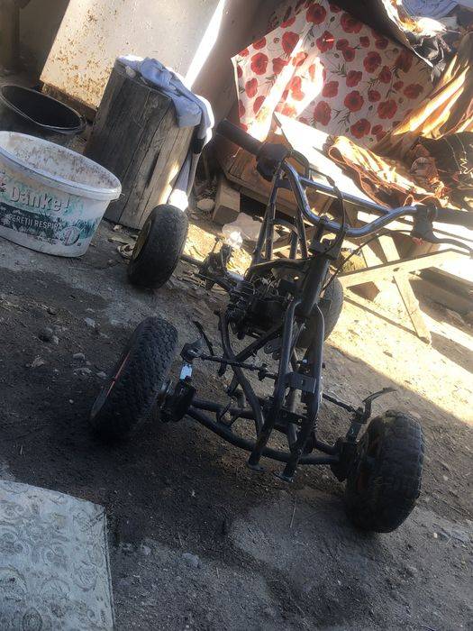 Vand atv de 49 defect si 2 roti sparte