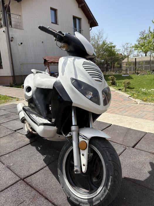 Vand scuter de 80cc in 4t