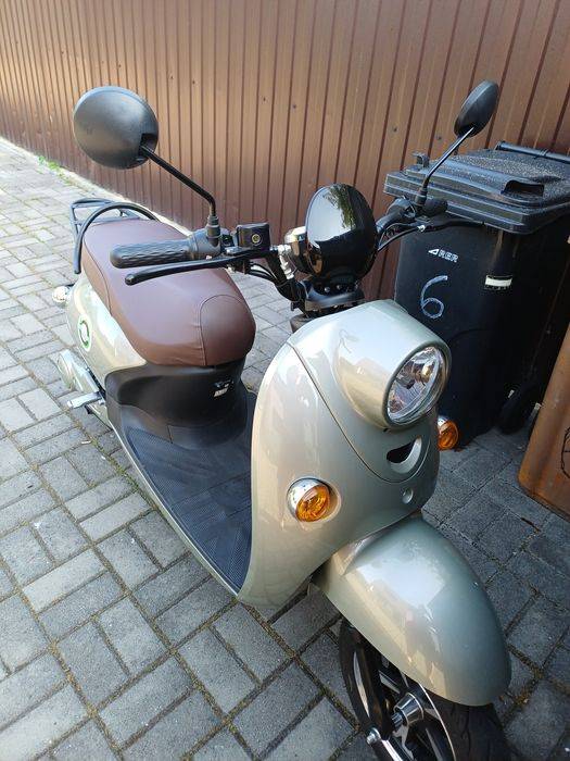 Vând scuter Volta Vs2, 2000 w, nou, electric 100% . Autonomie 60 km