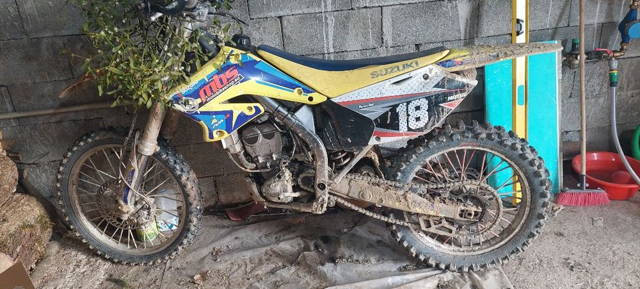 Vând dezmembrez suzuki rmz250 2006