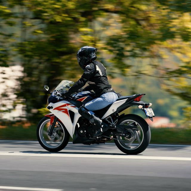 Honda cbr 250r 2011 modelul fara abs