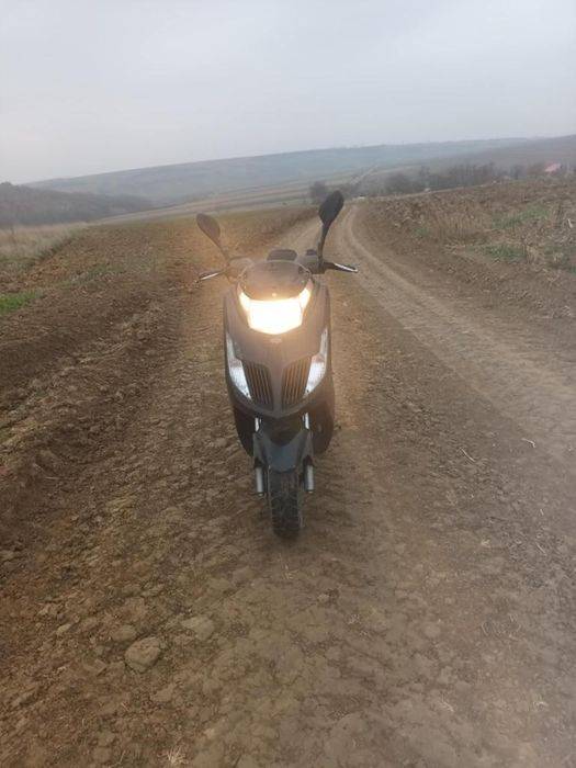 De vânzare scuter 200 cc