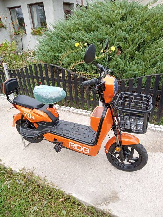 Vând scooter electric