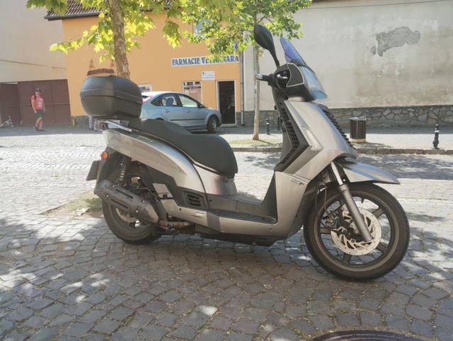 Vând scuter kymco