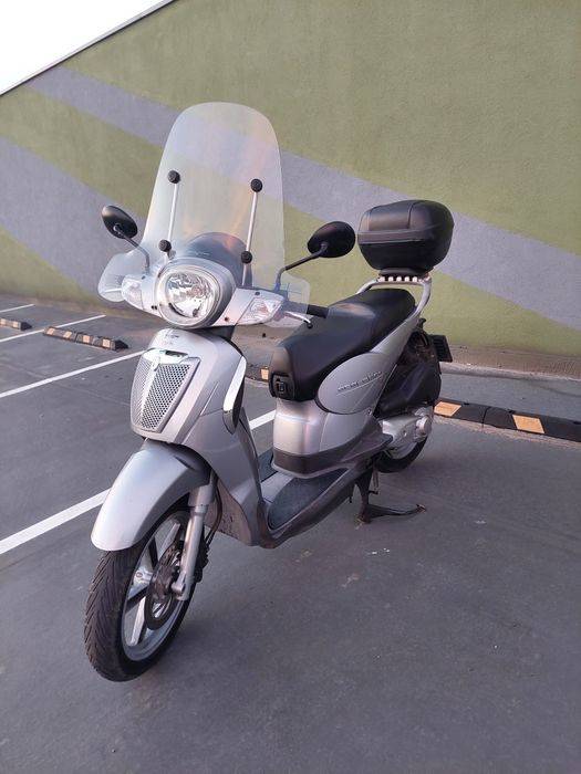 Scuter Aprilia Scarabeo 200 cc A2