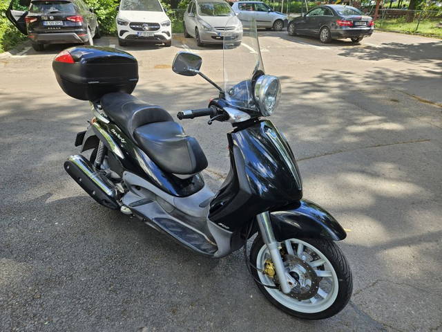 Vând Piaggio Beverly 500CC