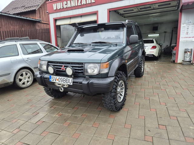 Vând Mitsubishi Pajero sport